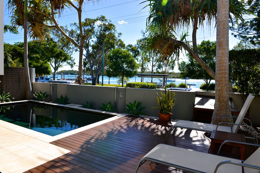Noosa Water Views — 4-Star Luxury Hotel in Noosaville, Australia