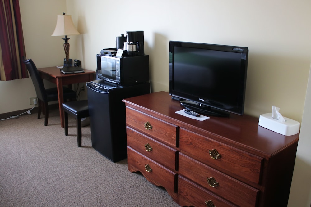 Edgewood Hotel & Suites - photo 16