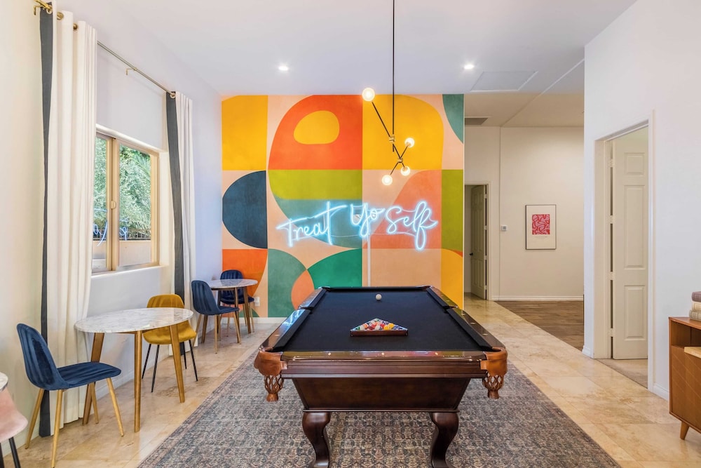 The Date Palm Estate by Avantstay Expansive Estate w Game Room Backyard Oasis w Pool & Spa - photo 3