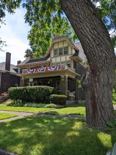 The Marshall House — 4-Star Luxury Hotel in Niagara Falls, United States