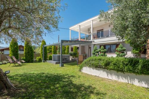 Mare Monte Villa — 4-Star Luxury Hotel in Asprovalta, Greece