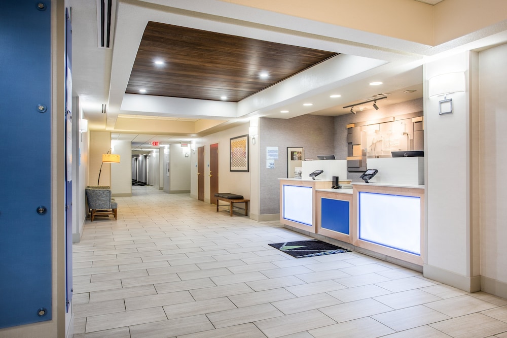 Holiday Inn Express Hotel & Suites Lewisburg by IHG - photo 36