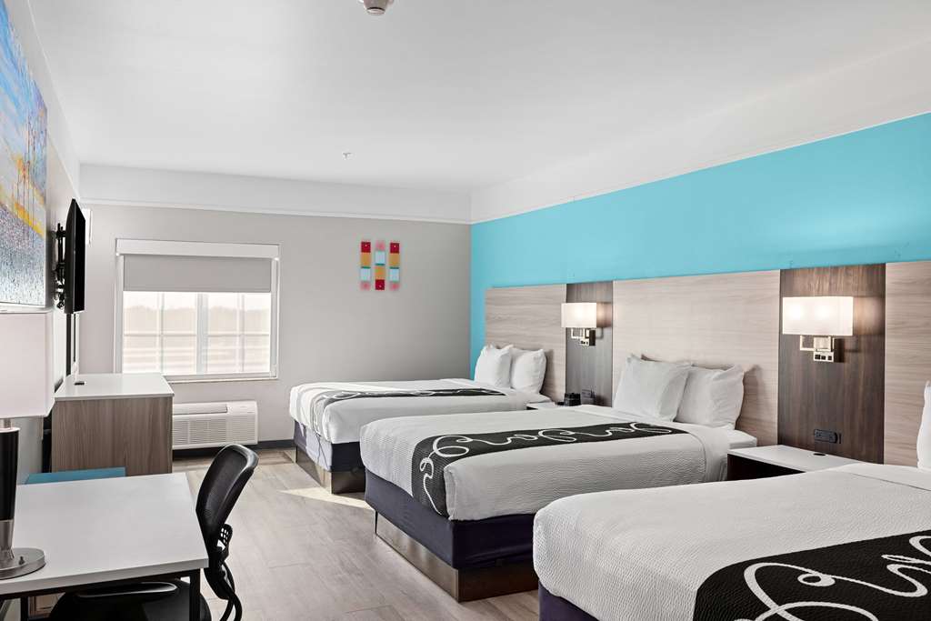 La Quinta Inn & Suites by Wyndham Raymondville - photo 34