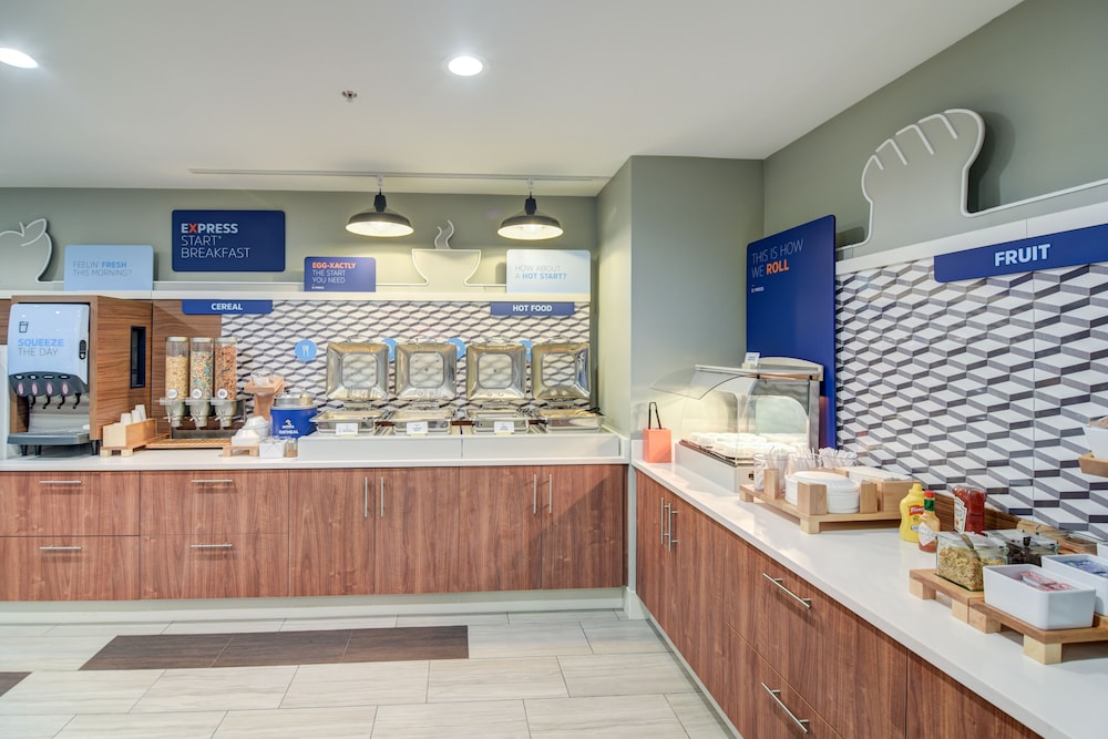 Holiday Inn Express & Suites Foley by IHG - photo 61