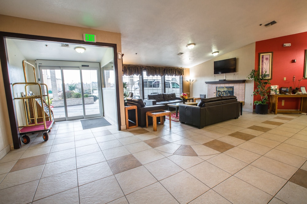 Bridgeway Inn & Suites Portland Airport - photo 4