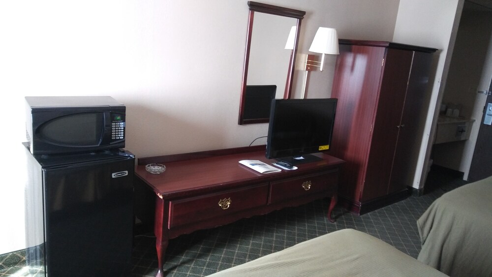 Briarwood Inn of Sparta - photo 16