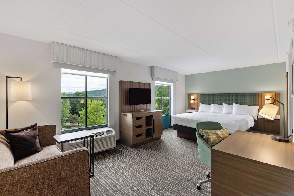 Hampton Inn & Suites Lake George - photo 47
