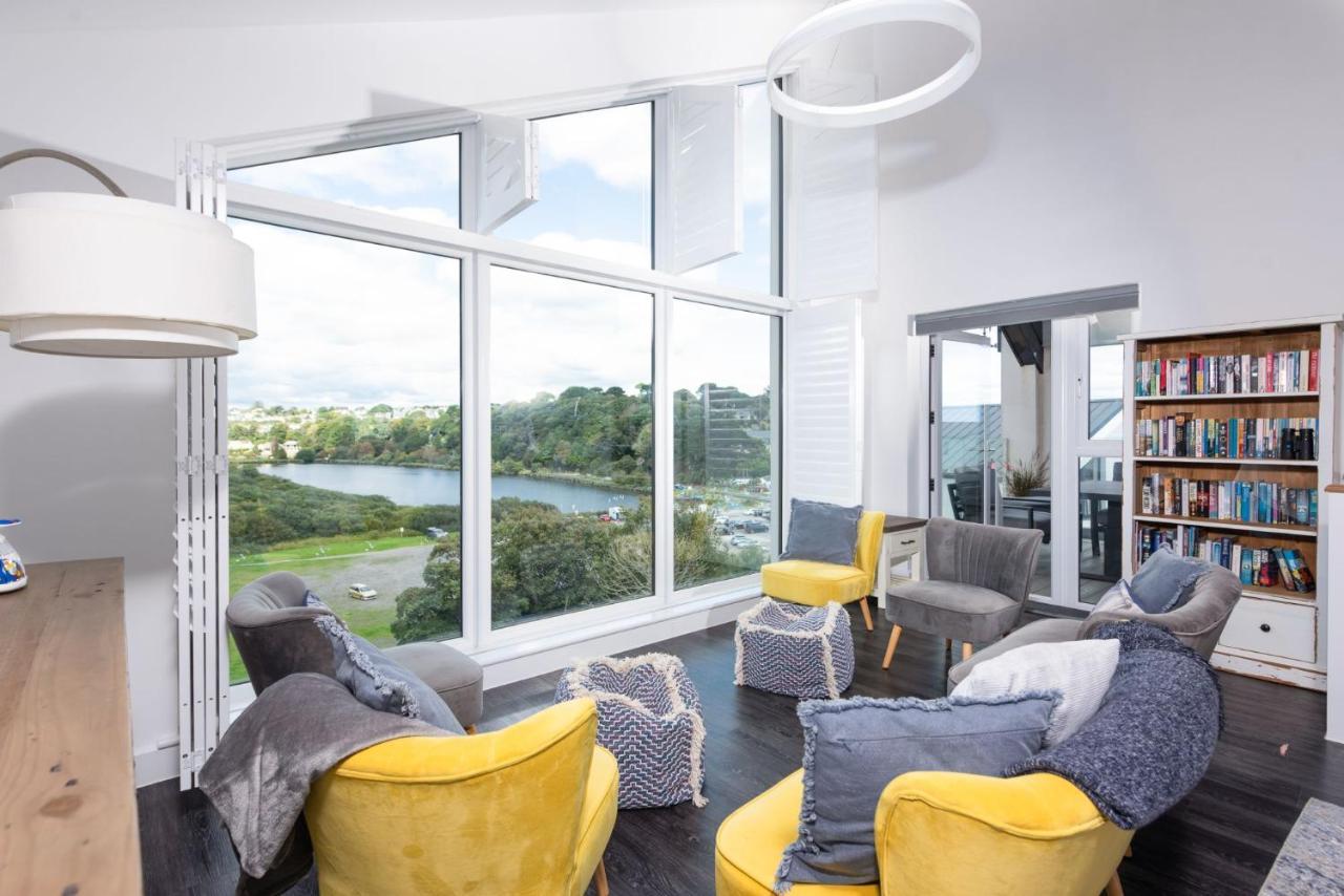 Swanpool View Walk To Beach Free Wifi & Parking Sea & Lake Views in Falmouth, United Kingdom