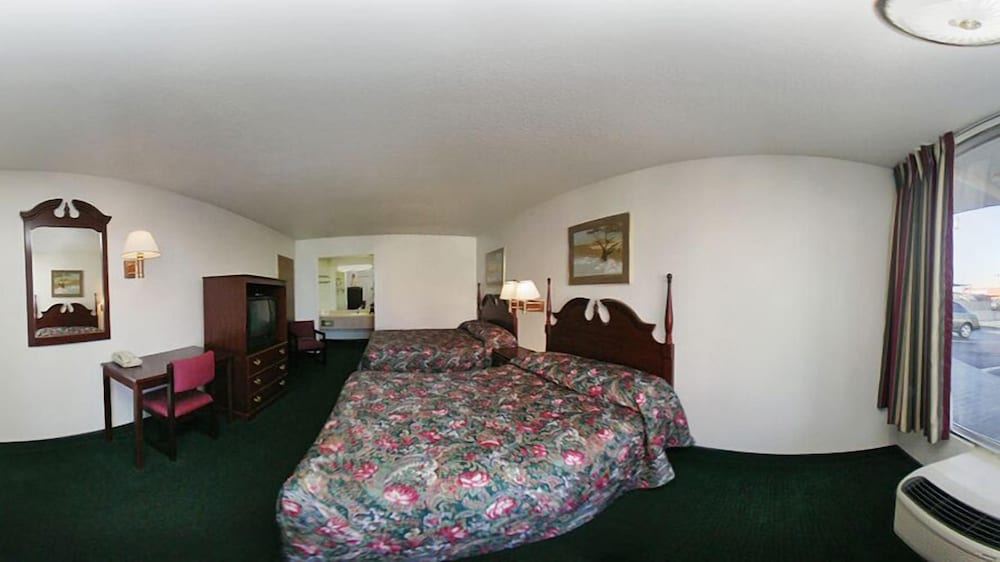 Super 8 by Wyndham Oklahoma Fairgrounds - photo 11