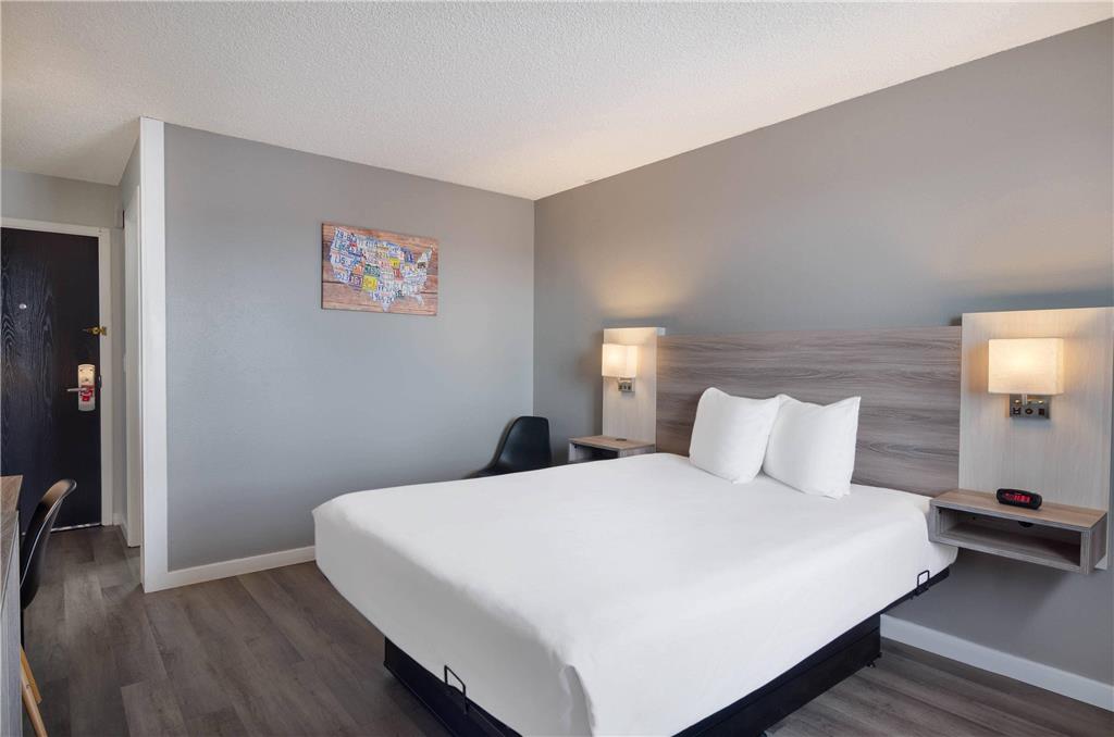 Econo Lodge Scottsbluff NE - photo 14