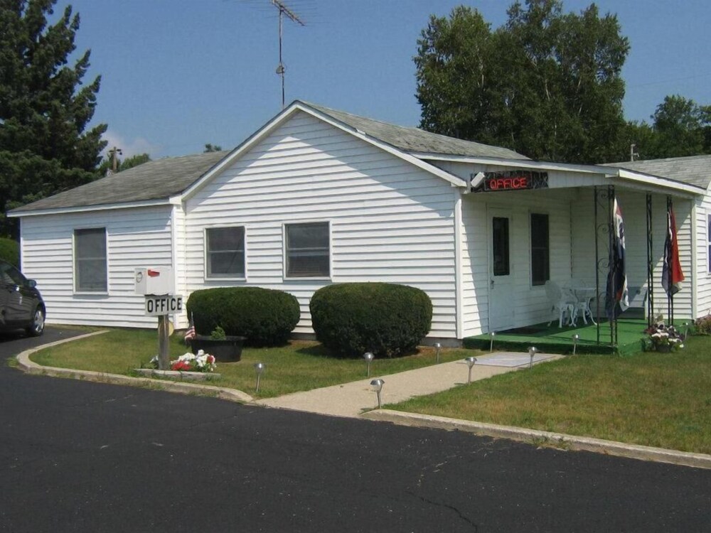 Chapel Hill Motel - photo 27