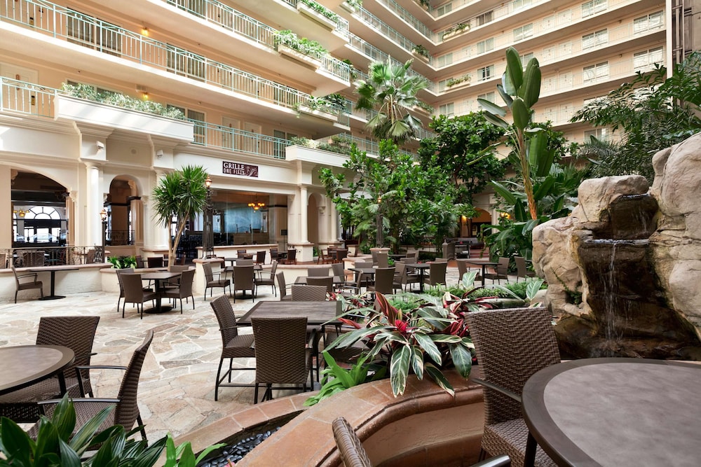 Embassy Suites by Hilton San Francisco Airport Waterfront - photo 4