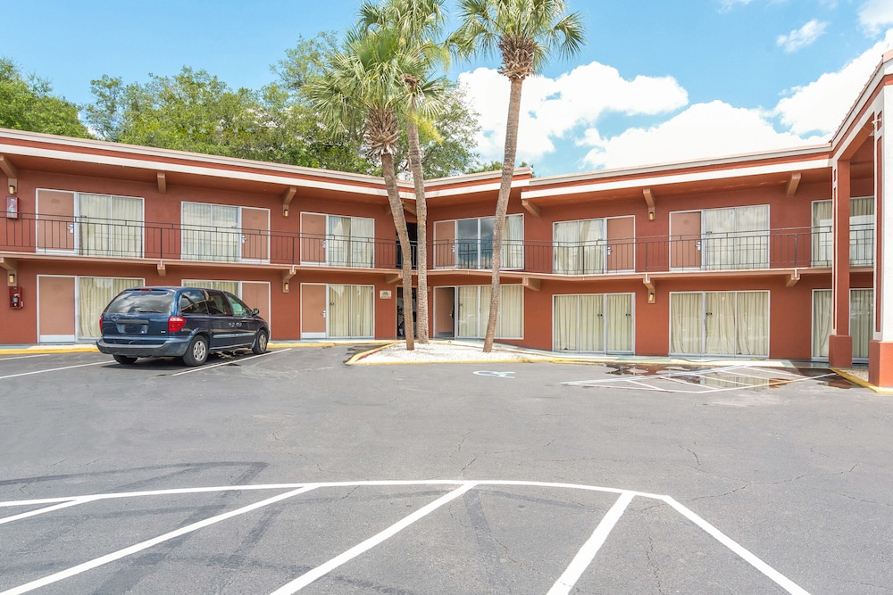 OYO Hotel Mustang Silverspring FL - photo 26