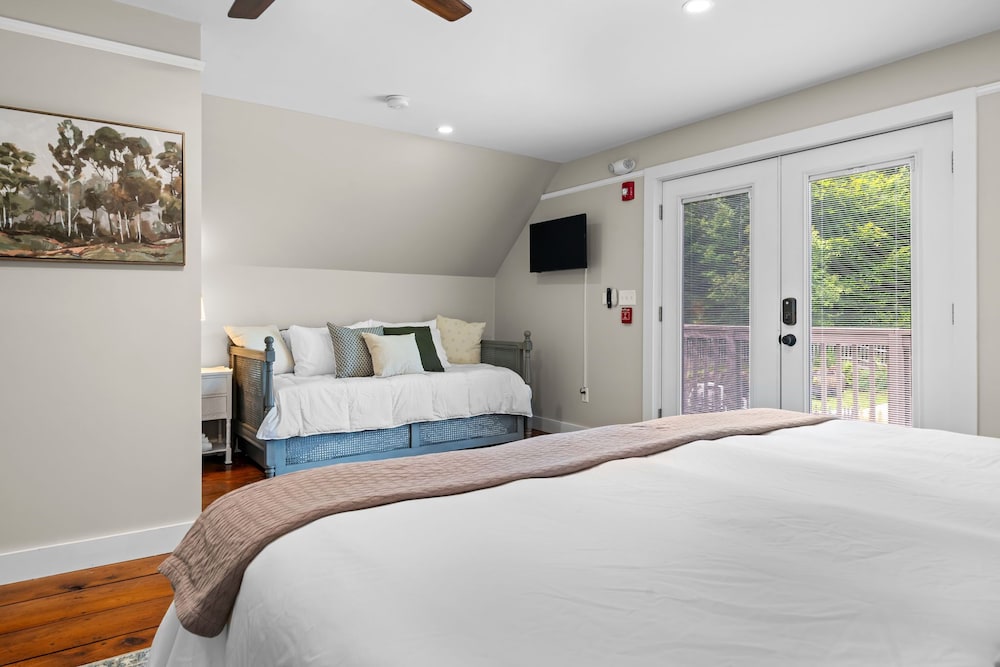 The Aurora Inn & Cottages - photo 7