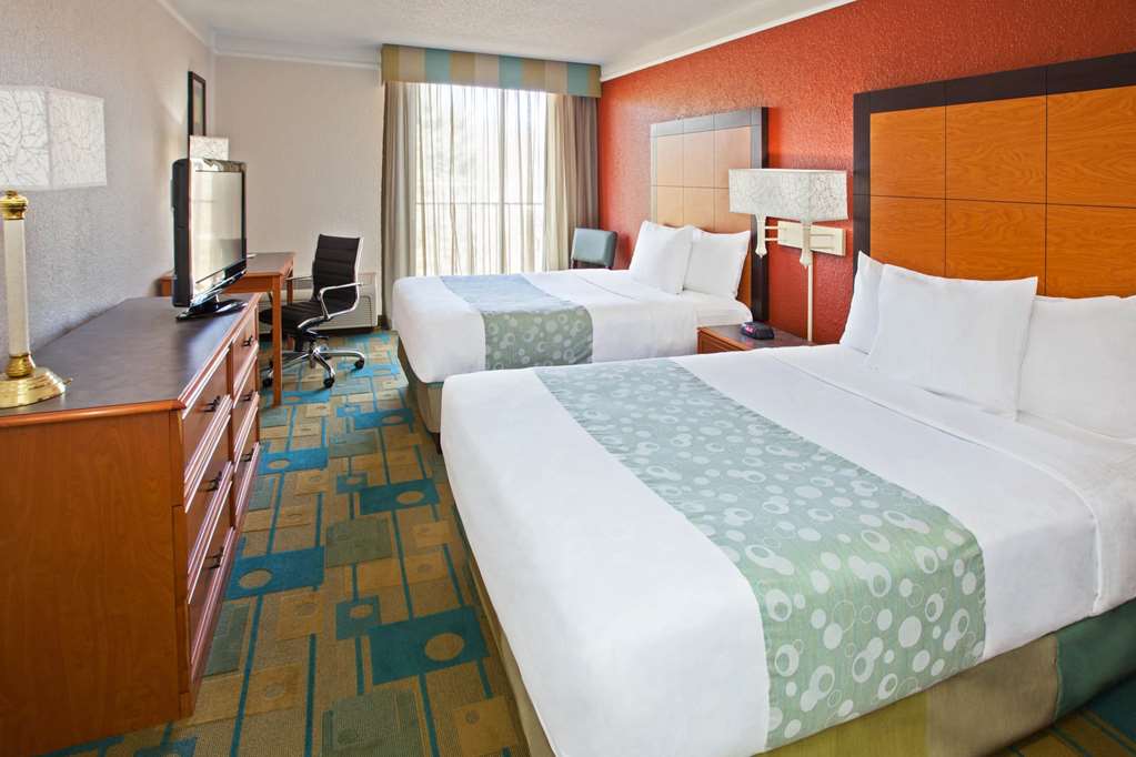 La Quinta Inn & Suites by Wyndham Nashville Airport Opryland - photo 17