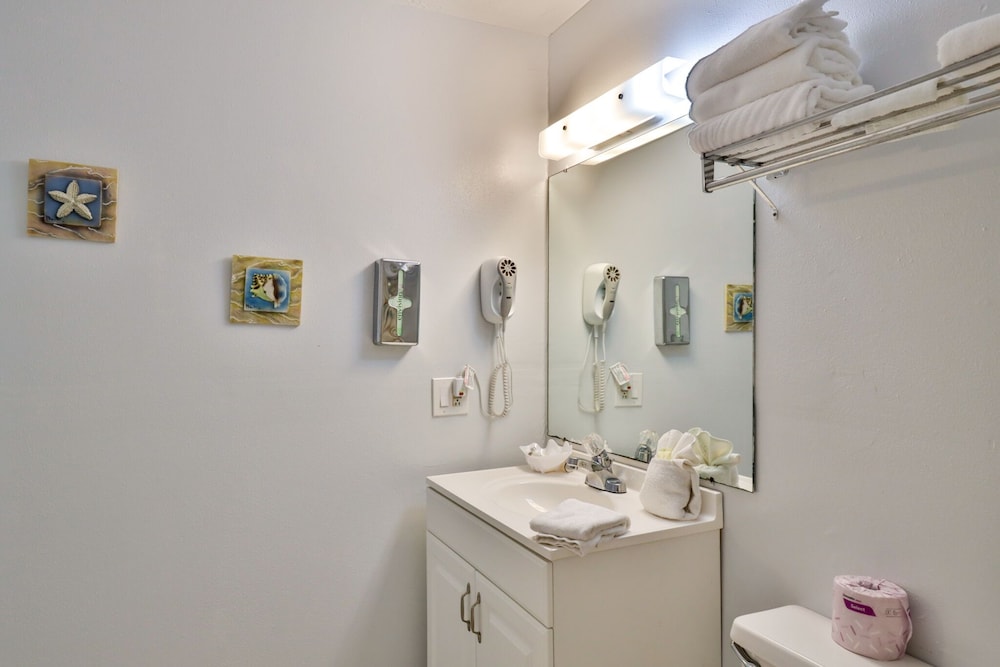 Coastal Waters Inn - photo 149
