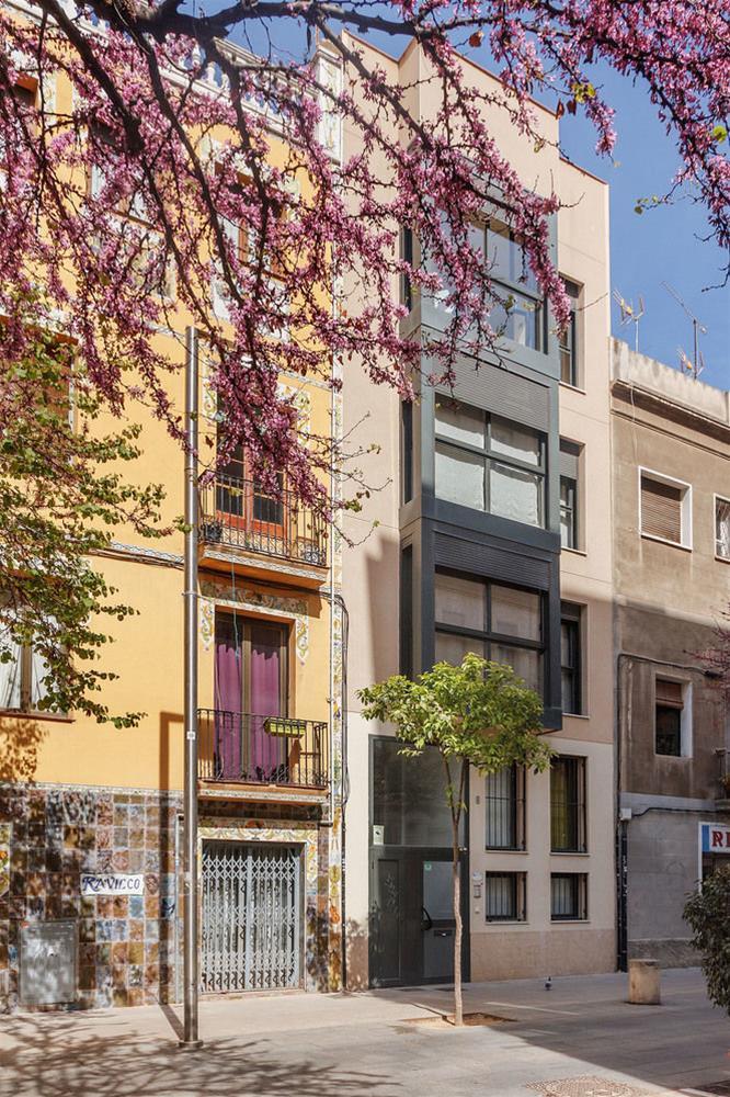 Feelathome Marquet Beach Apartments — 4-Star Luxury Hotel in Sant Marti, Spain