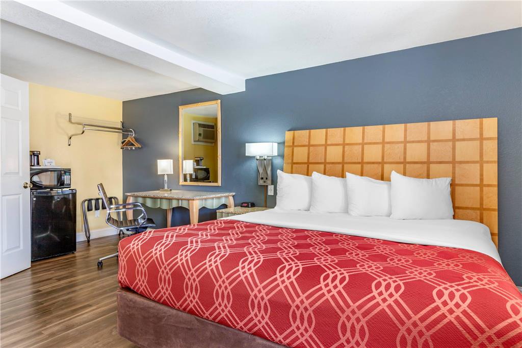 Econo Lodge Clovis - photo 18