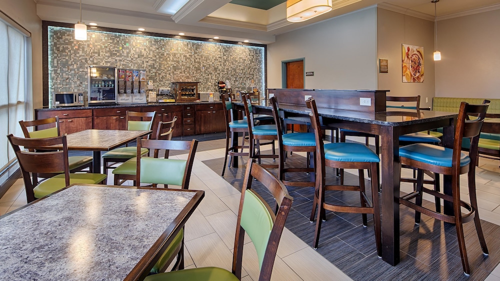 Best Western Elkhart Inn & Suites - photo 32