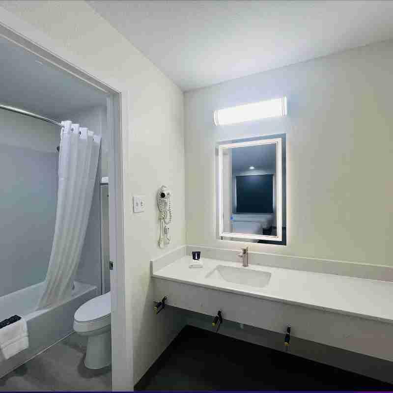 Hallmark Inn and Suites - photo 7