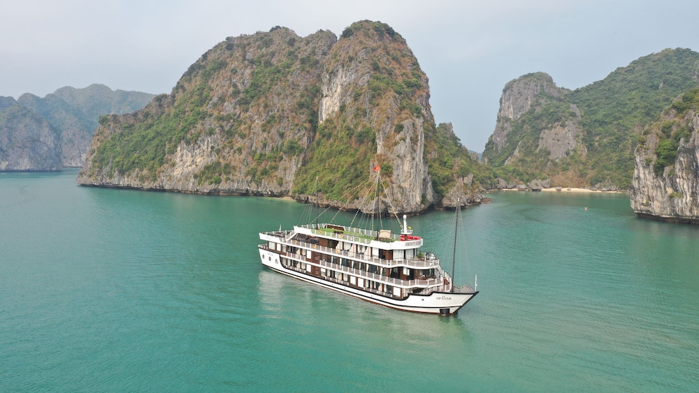 Halong Serenity Cruise — 4-Star Luxury Hotel in Ha Long, Vietnam