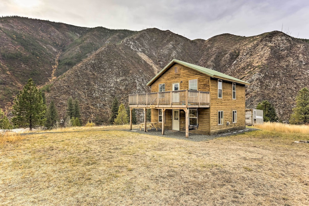 Lowman Outdoor Retreat: Walk to Hot Springs in Stanley, United States