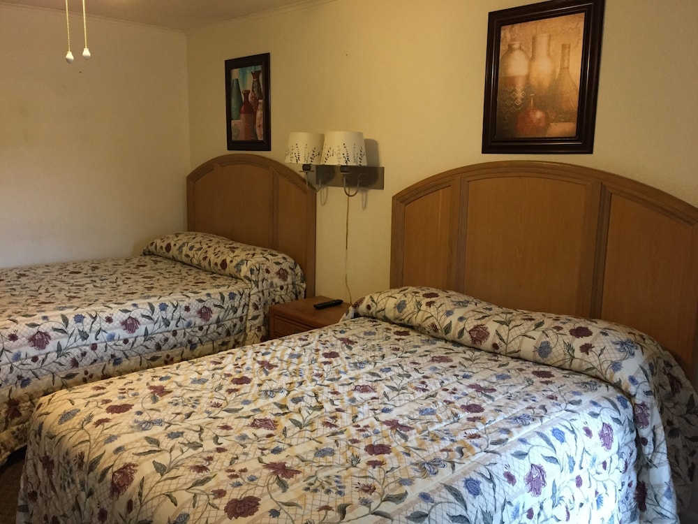 Phillips Historic Motel & Cottages - photo 5