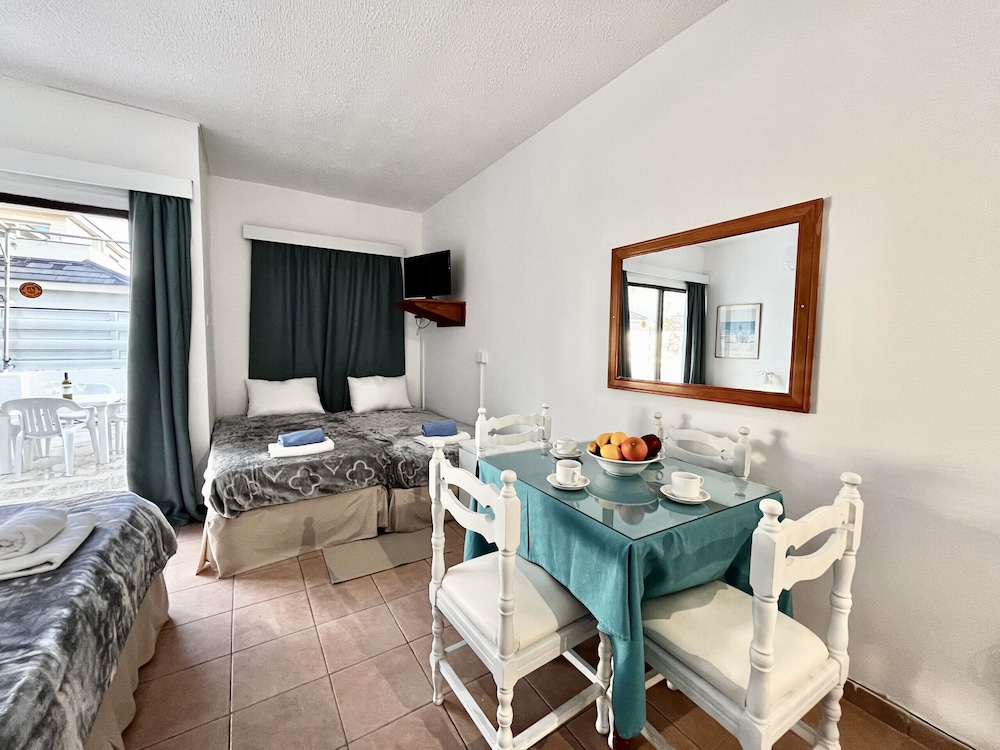79 AN Stay Nissi Chrysland Studio 110