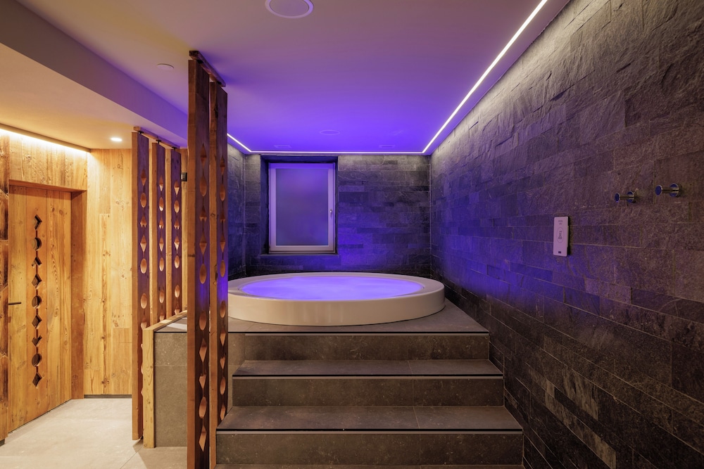 Hotel Centrale - carbon neutral hotel in Pellizzano