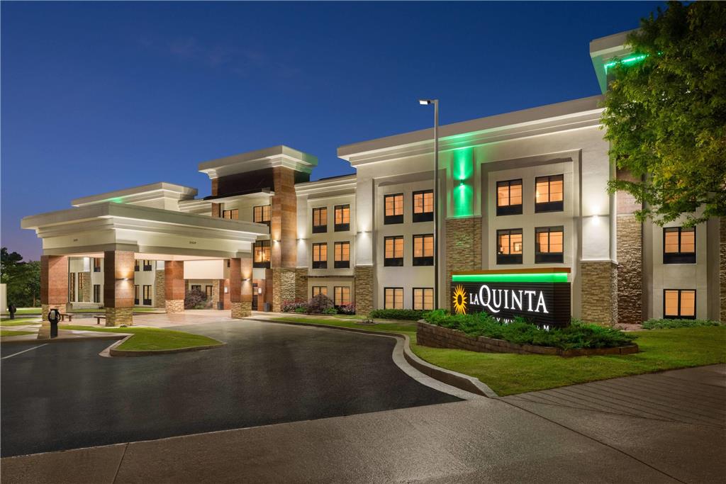 La Quinta Inn & Suites by Wyndham Memphis Wolfchase - photo 2
