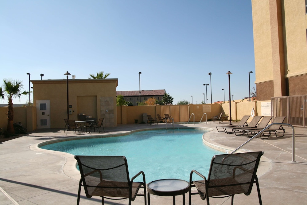 Hampton Inn & Suites Barstow - photo 49
