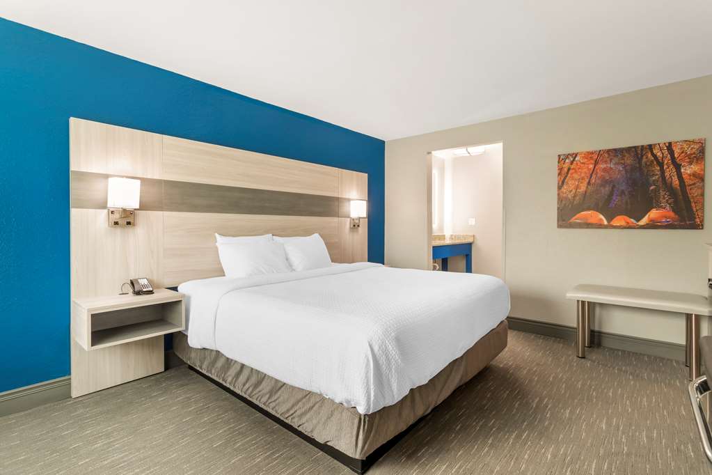 Best Western Plus Magnolia Inn Suites - photo 11