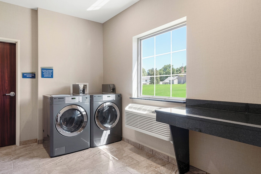 Cobblestone Hotel & Suites Urbana - photo 37