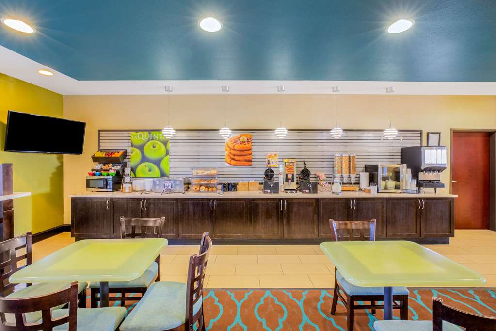La Quinta Inn Suites Floresville - photo 49