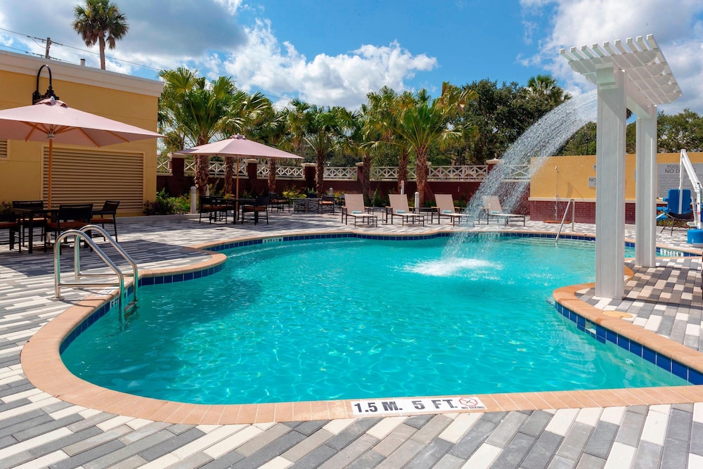 Courtyard by Marriott DeLand Historic Downtown in Deland, United States