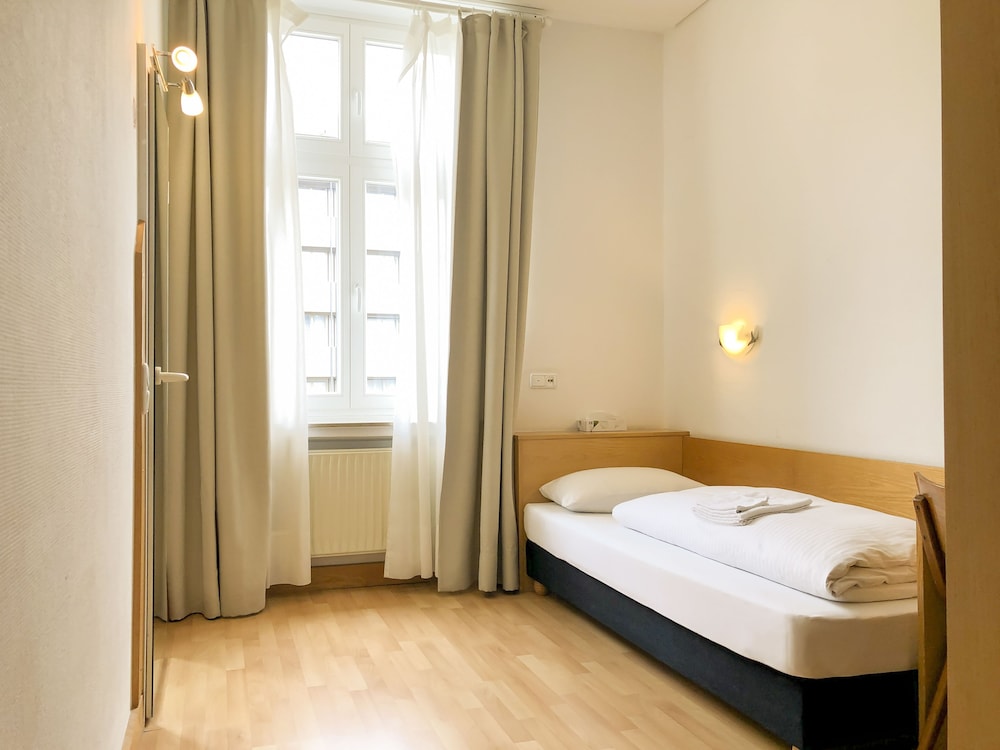 Hotel Moon - last minute hotel in Duesseldorf
