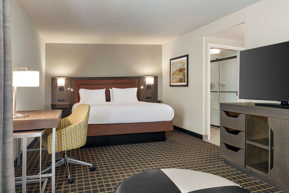 Hampton Inn & Suites Greenville Downtown RiverPlace - photo 20