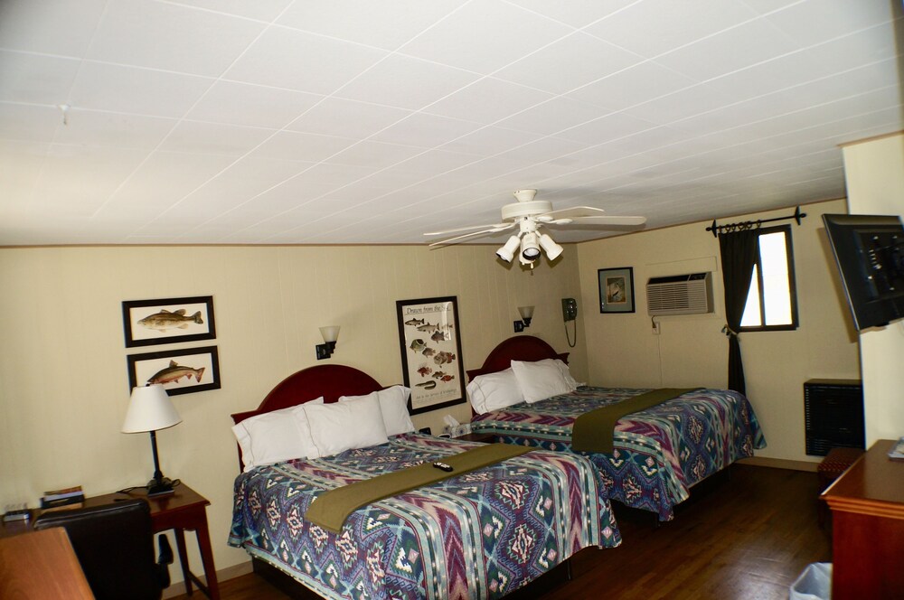 CedarWood Inn - photo 41