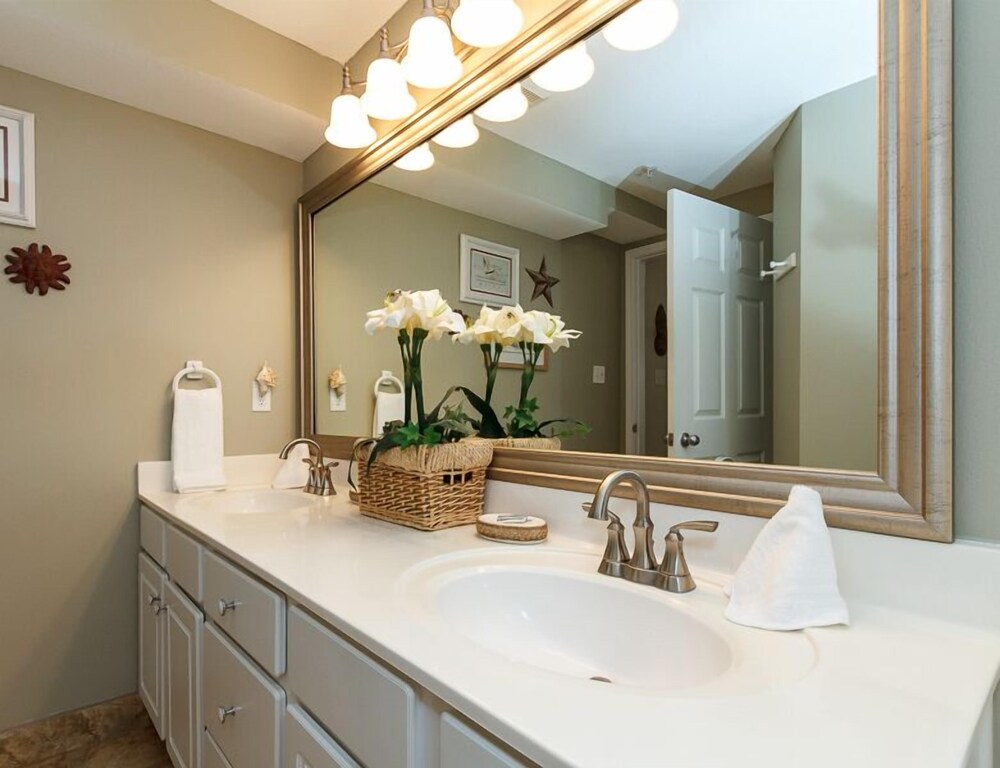 Emerald Towers West 3007 by RedAwning - photo 38