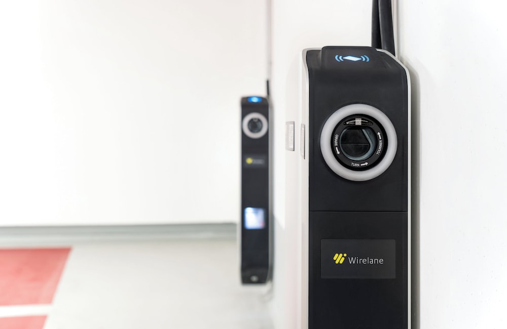 Electric vehicle charging station