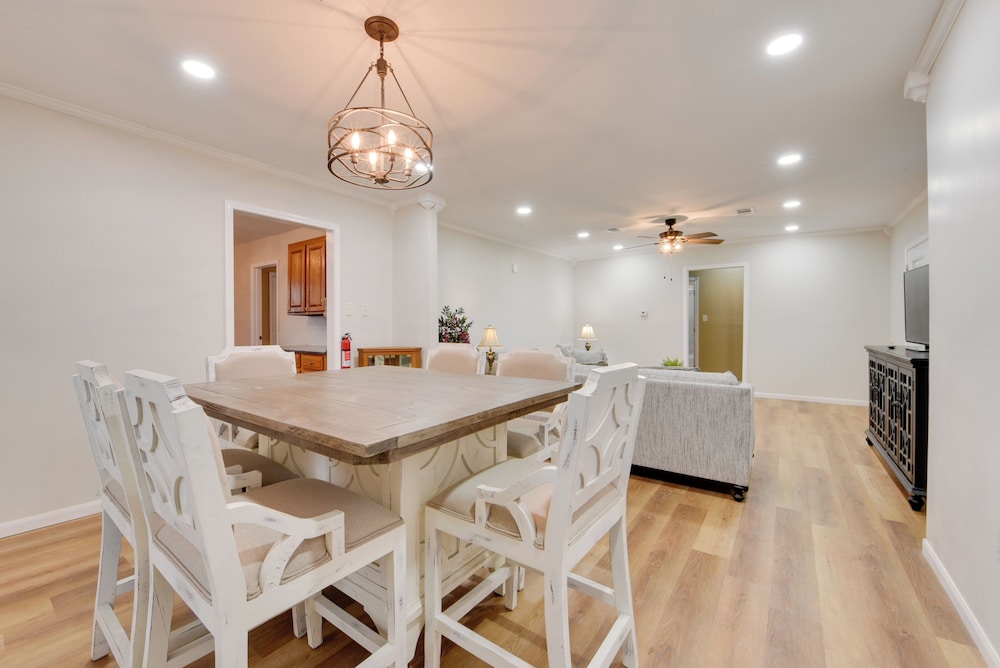 Walking Distance to Casino: Home in Westlake - photo 17