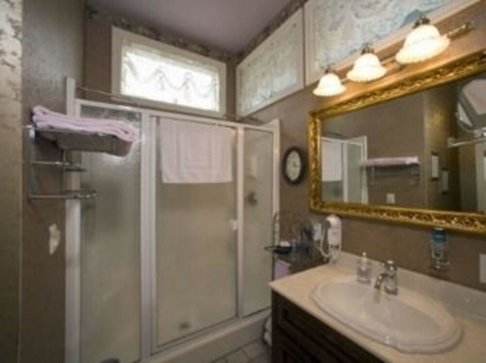 Port City Victorian Inn - photo 11