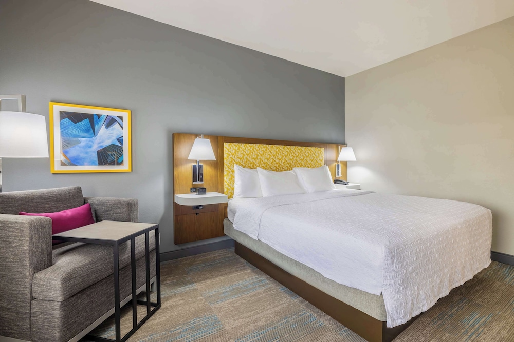 Hampton Inn & Suites Brenham - photo 12