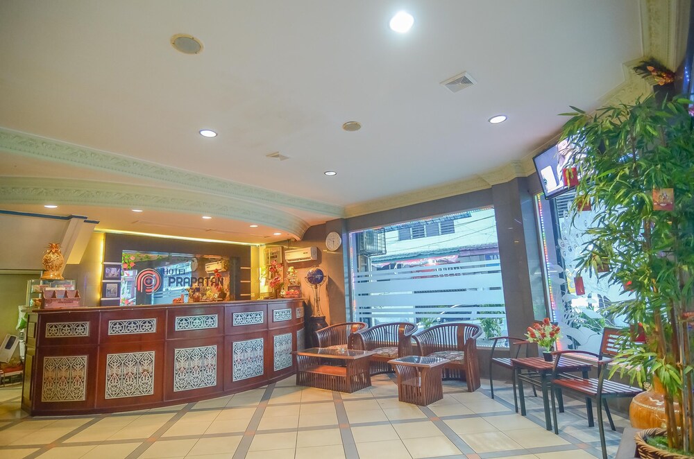 RedDoorz near Tugu Naga Singkawang in Singkawang, Indonesia