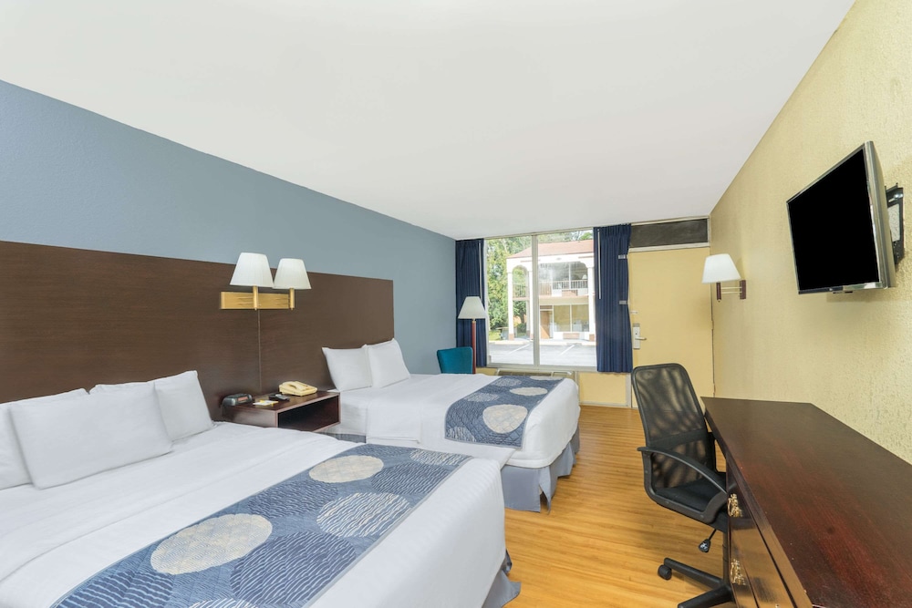 Days Inn by Wyndham Statesville - photo 9