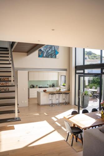 Villa Rhulani & Protea Suite Luxurious Villa with Sea and Mountain Views Pool & Inverter