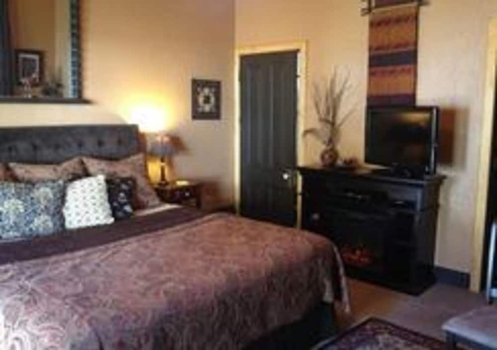 Weaverville Whitmore Inn - photo 8