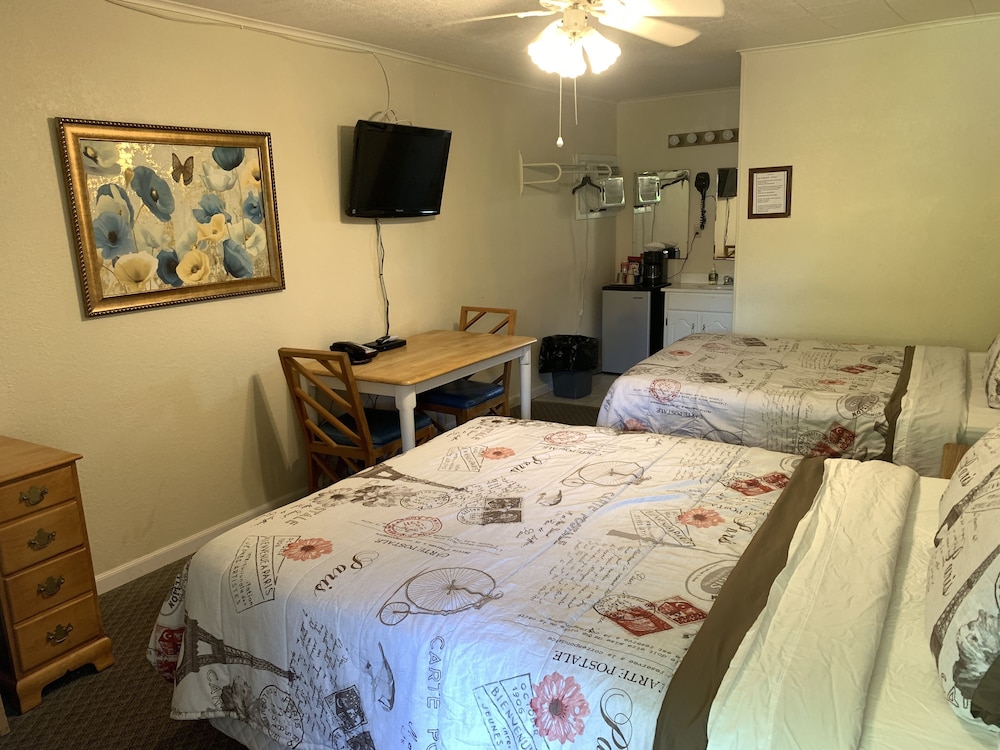 Phillips Historic Motel & Cottages - photo 45