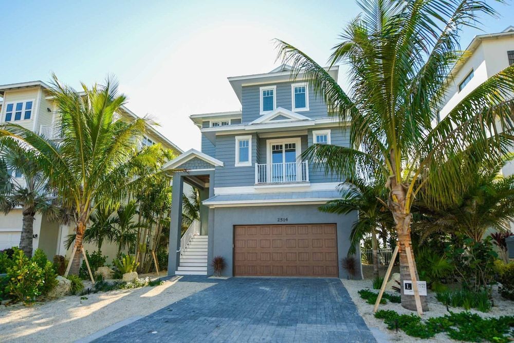 Beachfront Paradise - carbon neutral hotel in Bradenton Beach