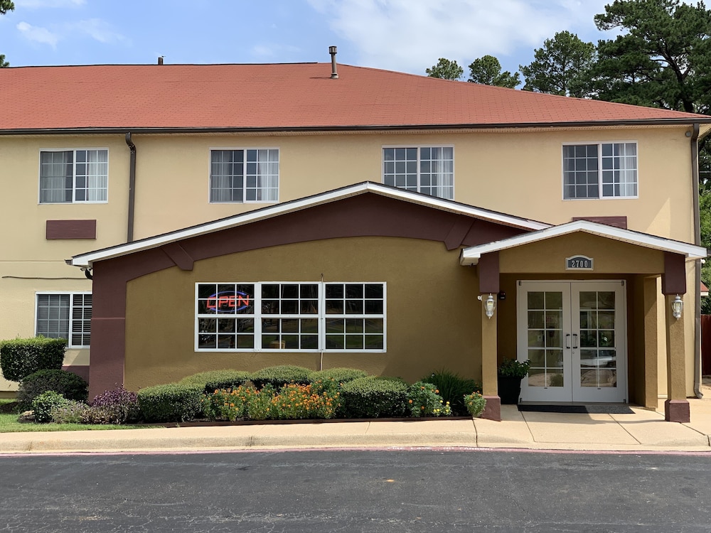 HomeTown Inn & Suites - photo 32